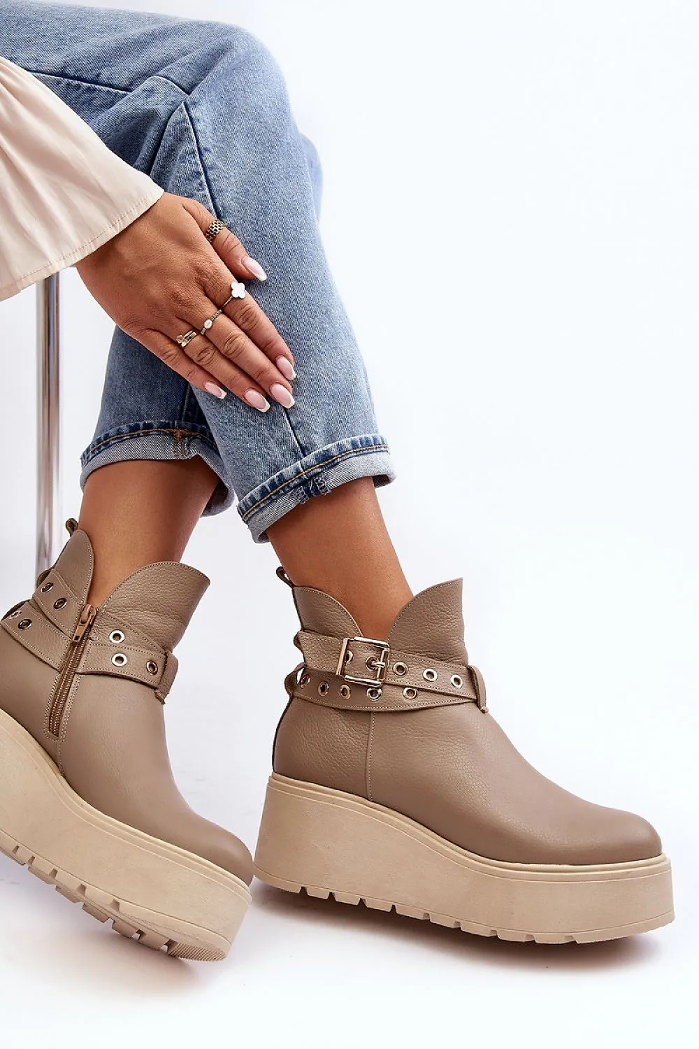 Buskin boots