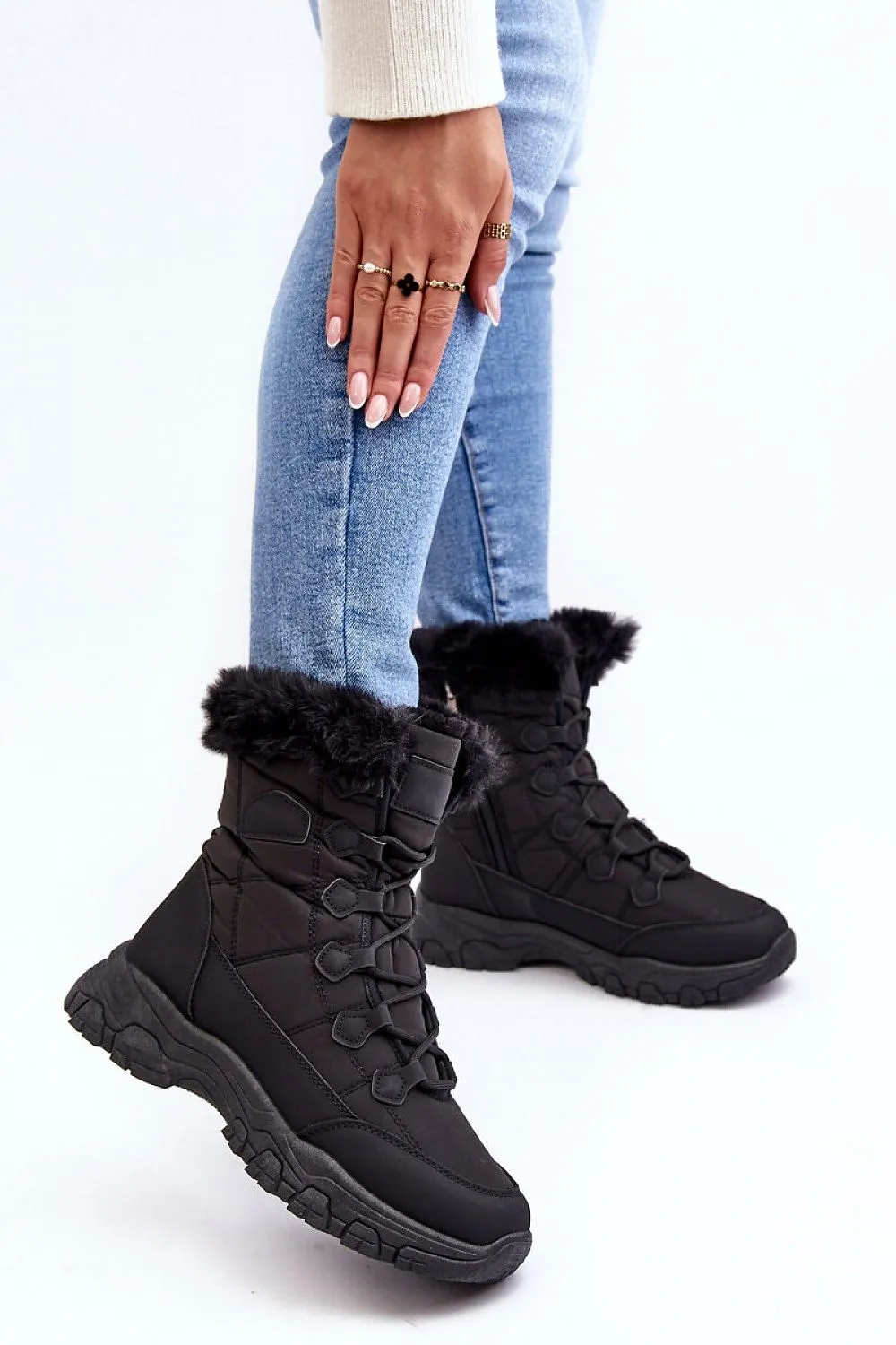 Snow boots