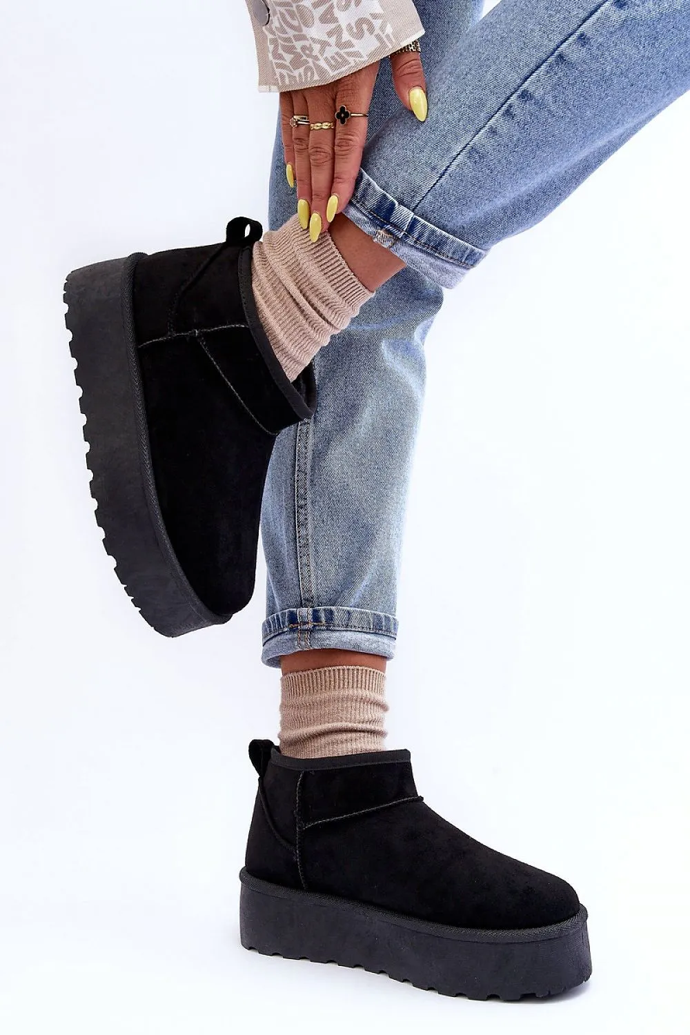 Snow boots