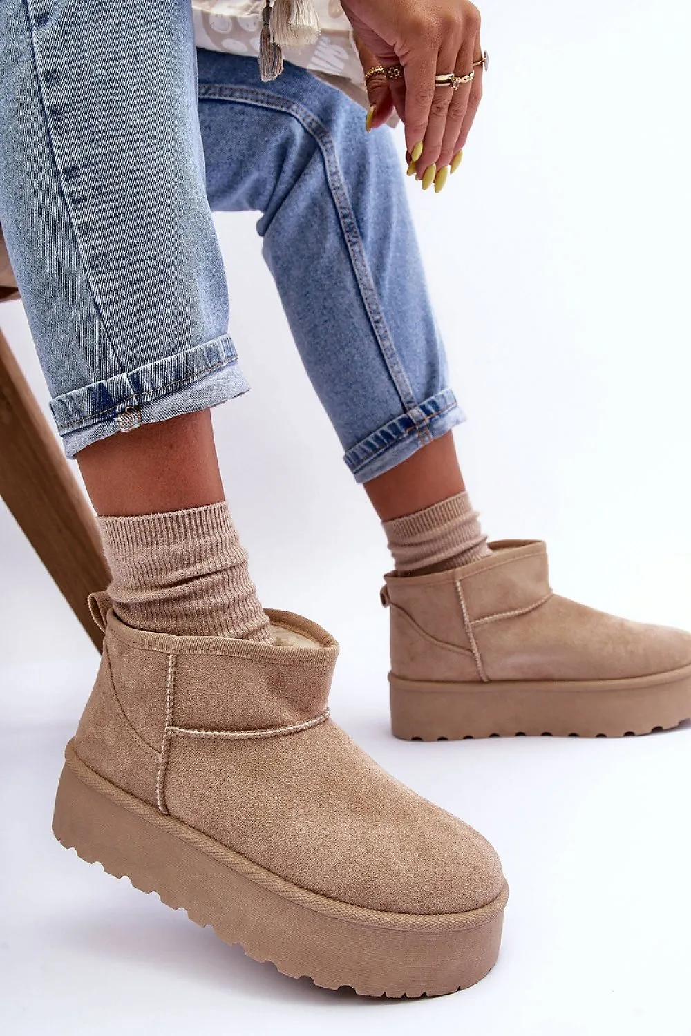 Snow boots