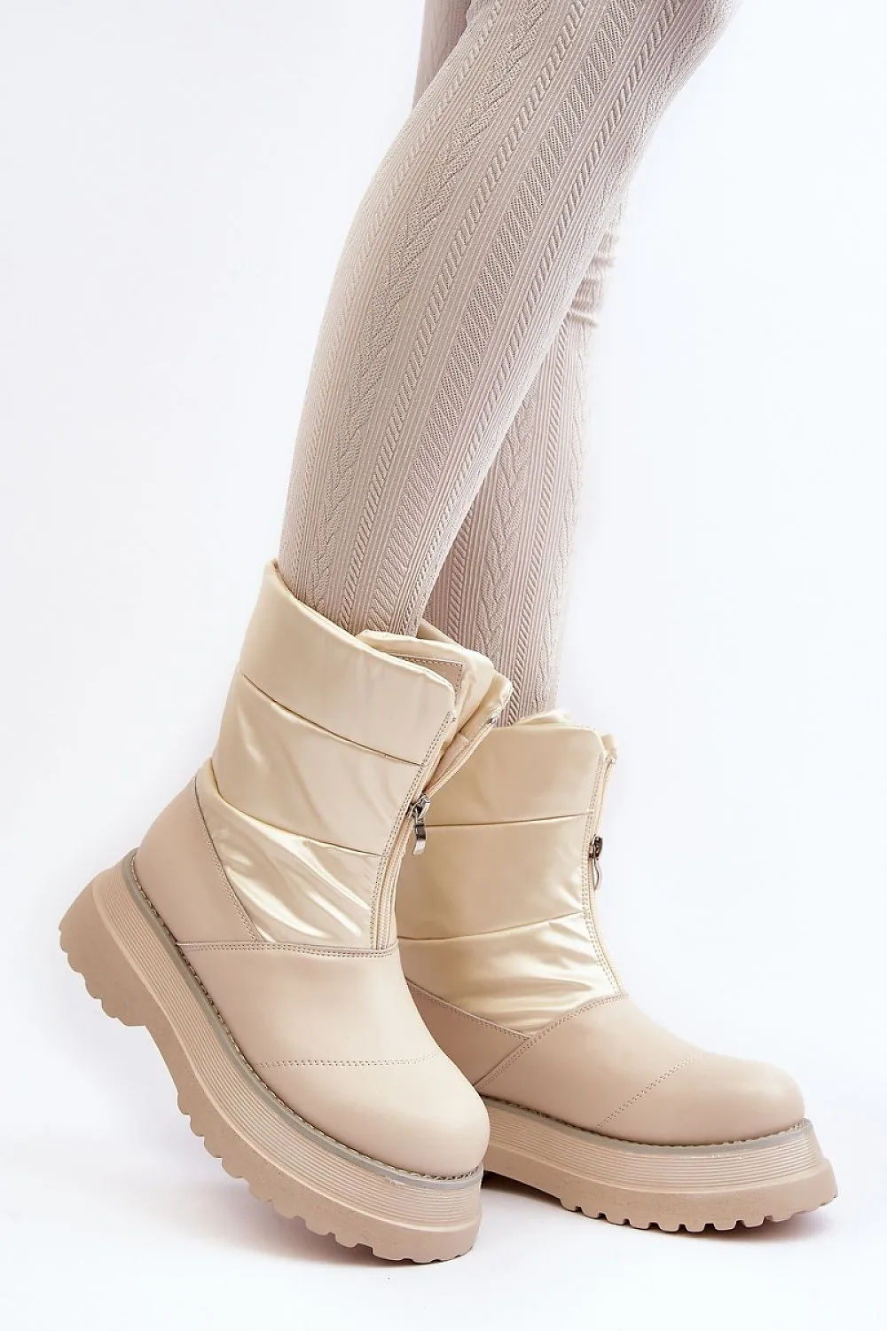 Snow boots