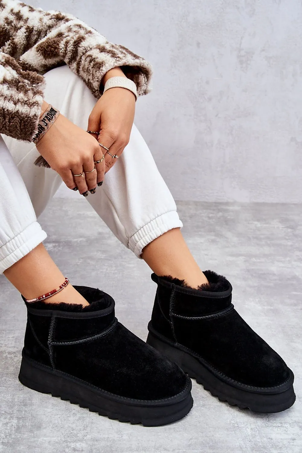 Snow boots